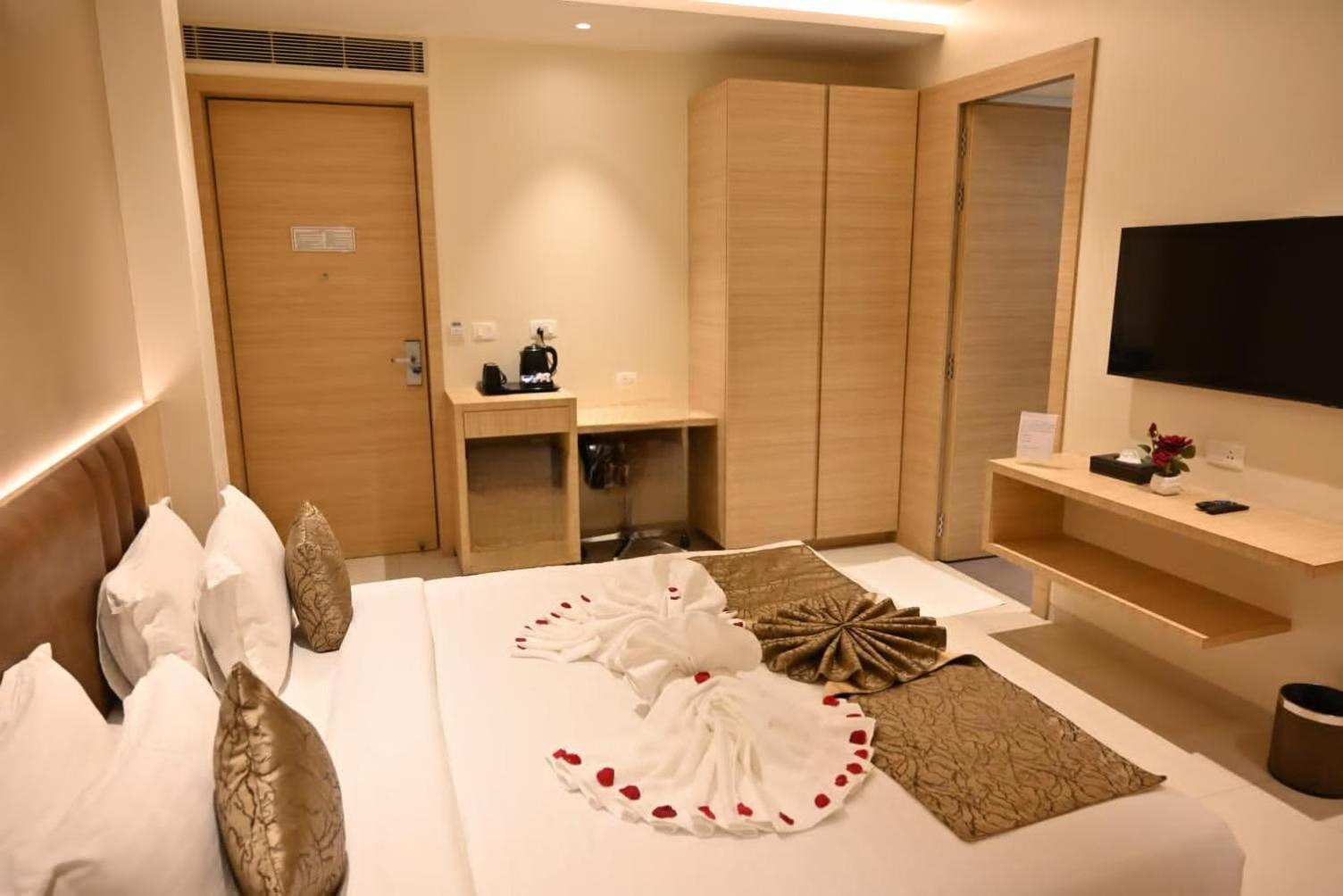 Hotel Ramida Plaza At Delhi Airport นิวเดลี ภายนอก รูปภาพ